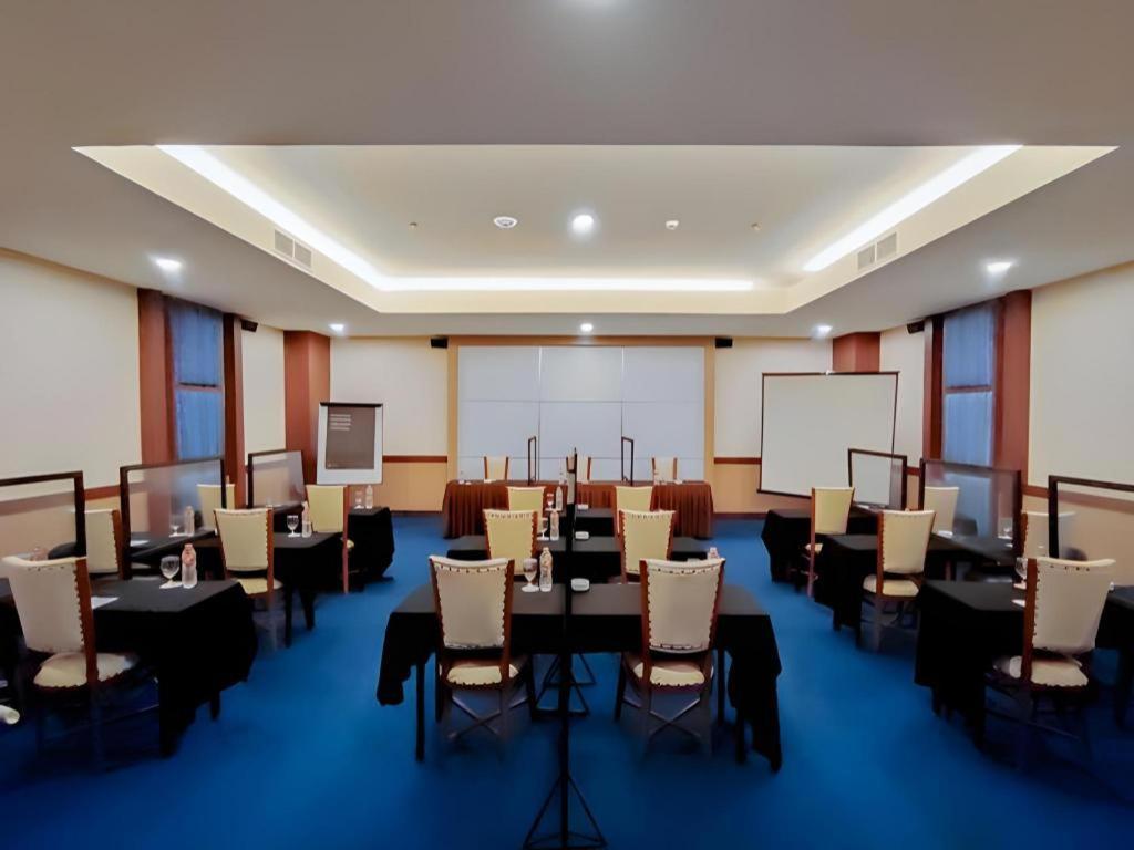 Grand Qin Hotel Banjarbaru Eksteriør billede
