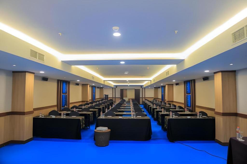 Grand Qin Hotel Banjarbaru Eksteriør billede