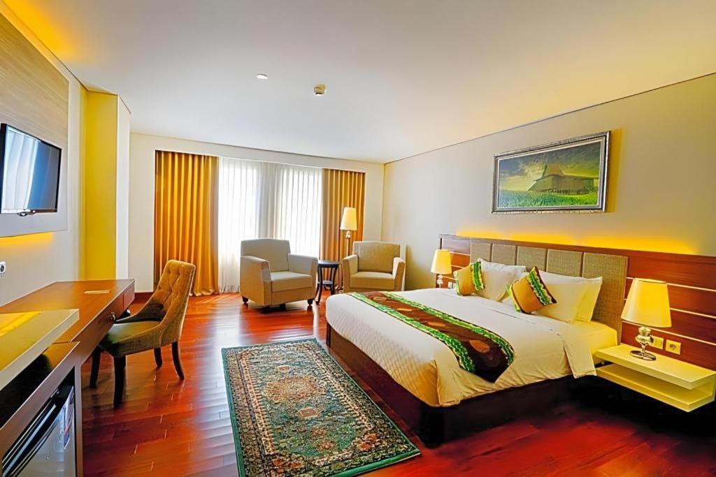 Grand Qin Hotel Banjarbaru Eksteriør billede