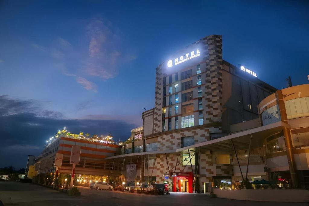 Grand Qin Hotel Banjarbaru Eksteriør billede