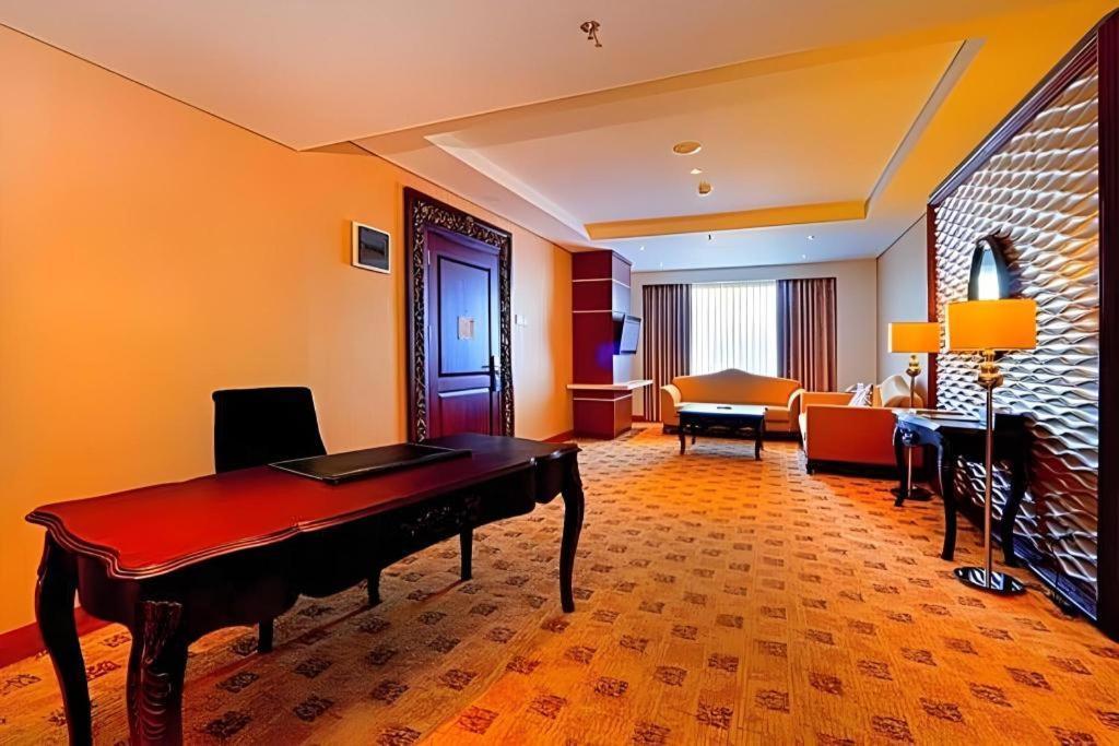 Grand Qin Hotel Banjarbaru Eksteriør billede