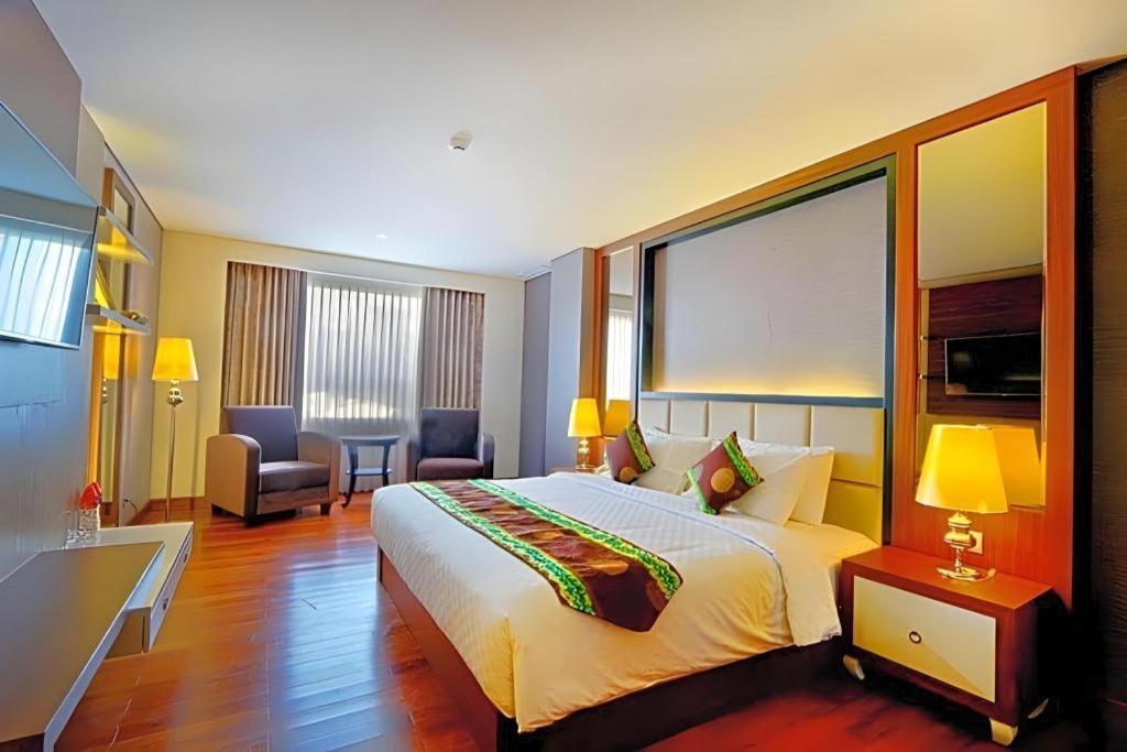 Grand Qin Hotel Banjarbaru Eksteriør billede