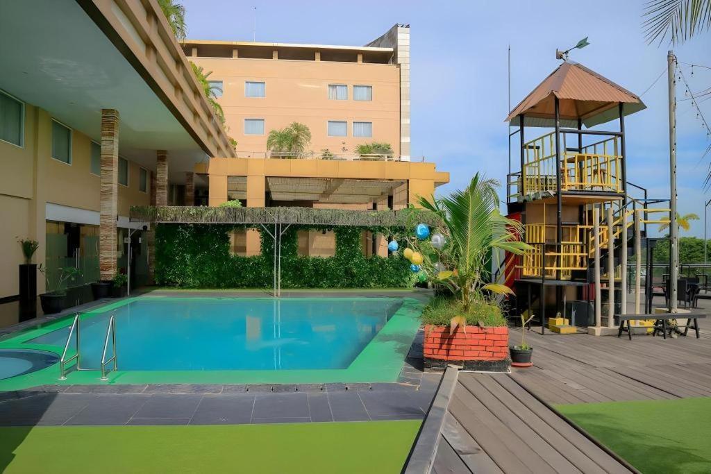 Grand Qin Hotel Banjarbaru Eksteriør billede